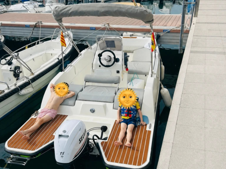 Pronajmout si V2 BOATS 5.0 SPORT v Torredembarra