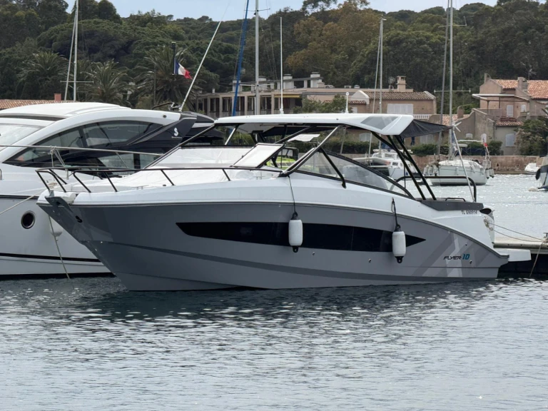 Bénéteau Flyer Serie 10 jednotlivci a charterové společnosti v Hyeres