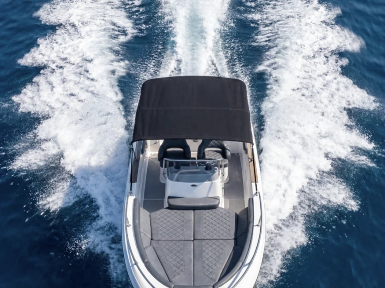 Pronájem Motorová loď Sessa Marine s licencí