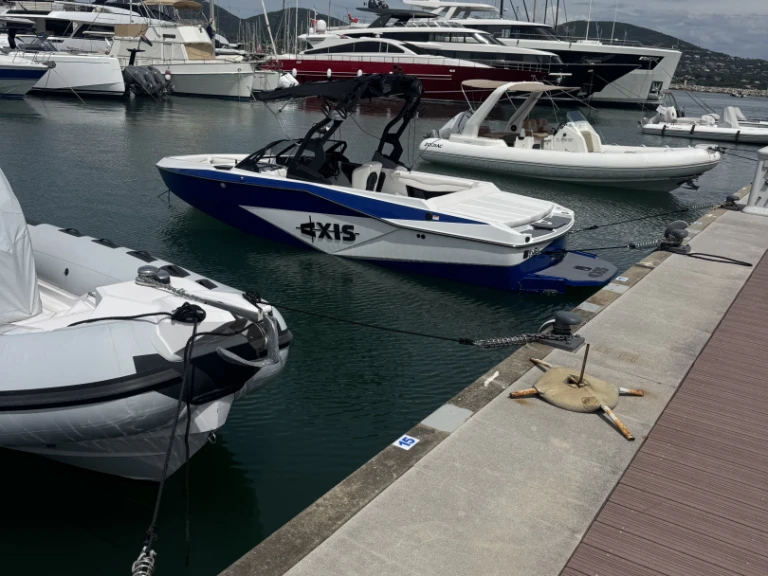 Pronájem jachty v Port des Marines de Cogolin -Axis T220 na Samboatu