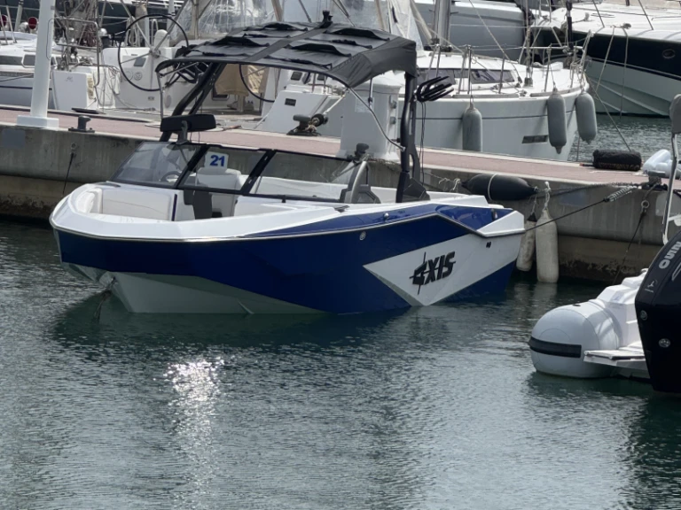 Pronájem lodi Port des Marines de Cogolin lákavé ceny T220