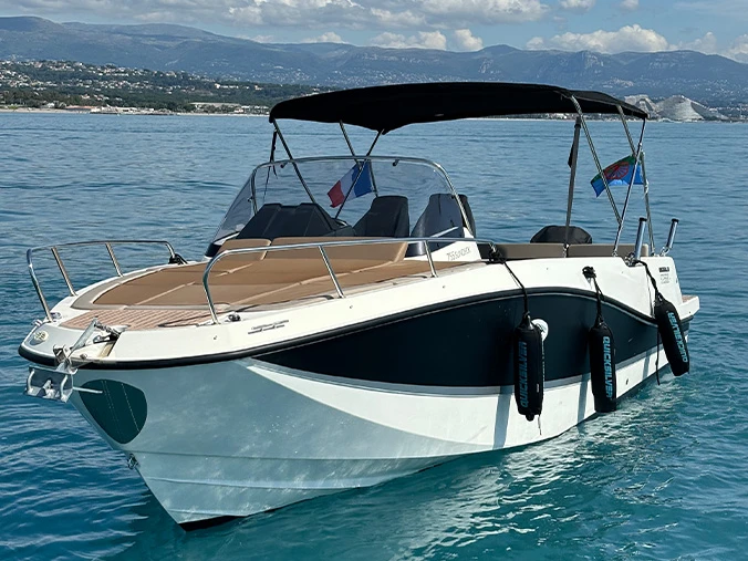 Pronajmout si Quicksilver Activ 755 Open v Antibes