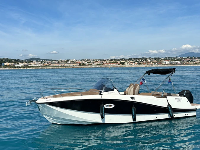 Pronájem lodi Antibes lákavé ceny Activ 755 Open