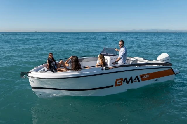 Pronajmout si BMA BMA X199 v Bonifacio Port