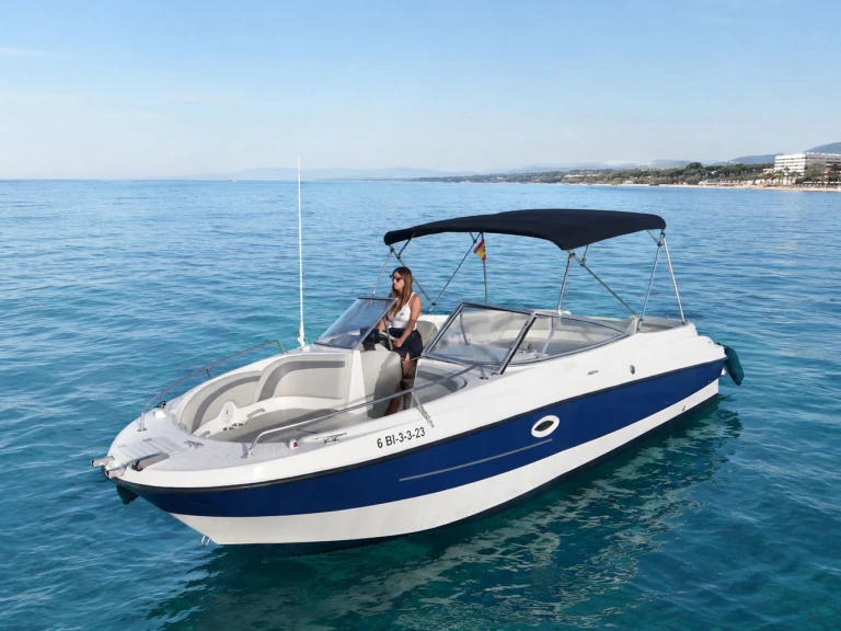 Pronájem Motorová loď Bayliner s licencí