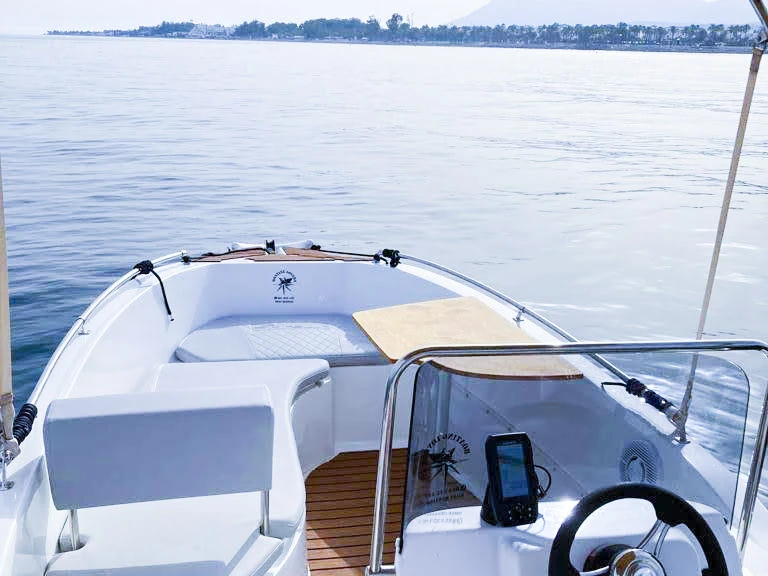 Motorová loď k pronájmu v Puerto Banús za nejlepší cenu