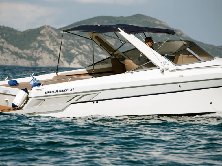 Pronajmout si Cranchi Endurance 31 v Laganás