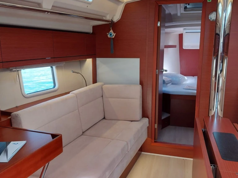 Hanse Hanse 418 jednotlivci a charterové společnosti v Lavrio