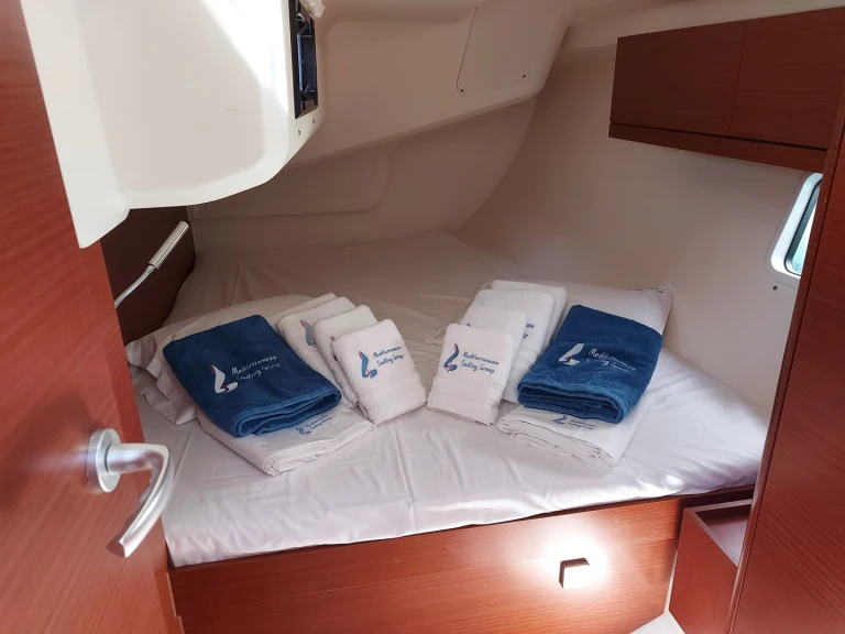 Pronájem jachty v Lavrio -Hanse Hanse 418 na Samboatu