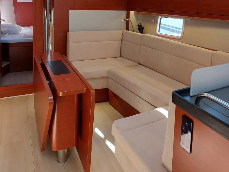 Pronajmout si Hanse Hanse 418 v Lavrio