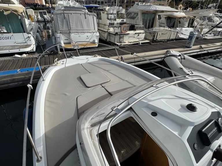 Pronajmout si Jeanneau Cap Camarat 7.5 WA Serie 2 v Empuriabrava