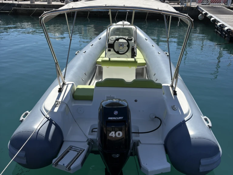 Predator 599 jednotlivci a charterové společnosti v Salerno