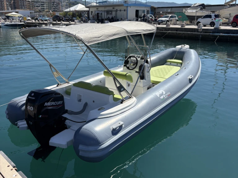 Pronájem jachty v Salerno -Predator 599 na Samboatu
