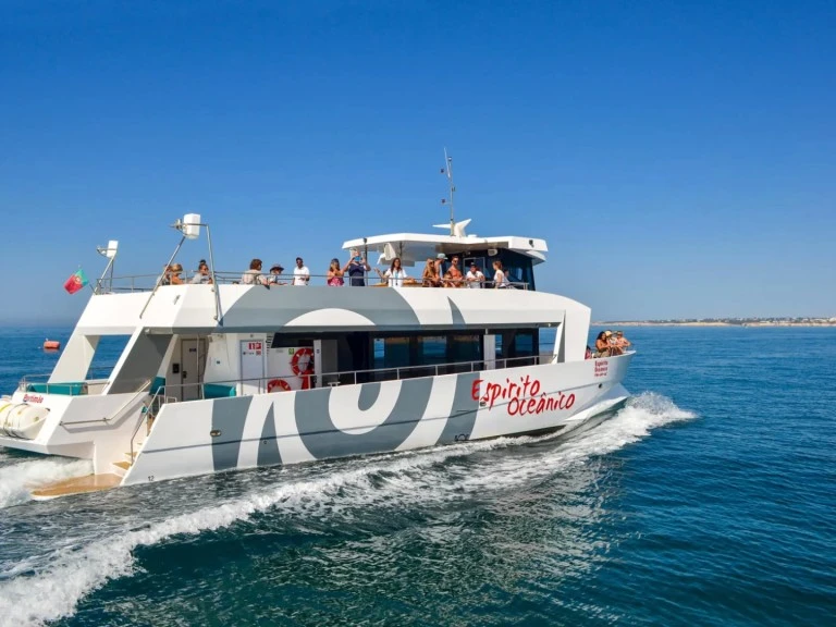 Catamaran Custom jednotlivci a charterové společnosti v Portimão