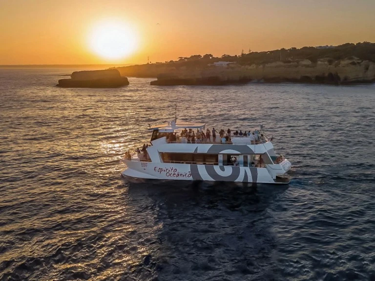 Pronajmout si Catamaran Custom v Portimão
