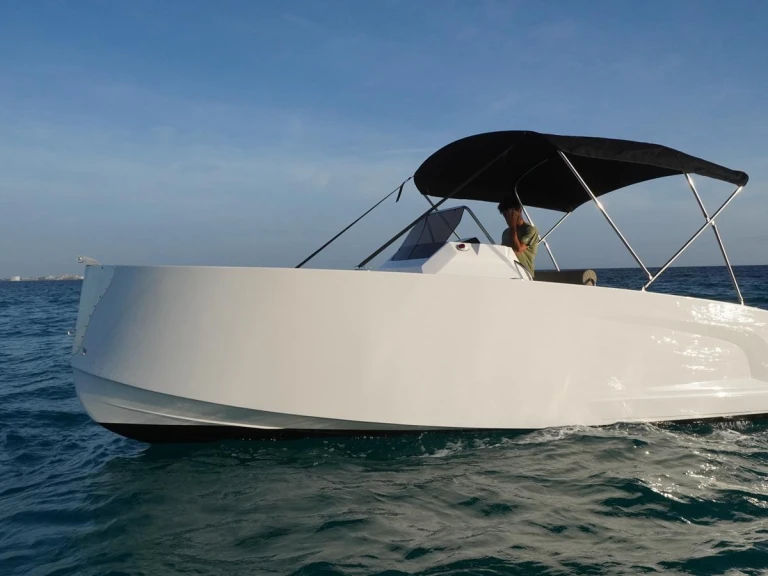 Pronájem Motorová loď BOATS MAK 365 s licencí