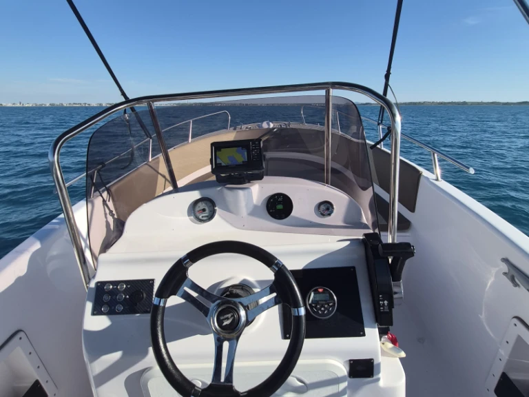 Pronajmout Motorová loď se skipperem či ne Insidias Marine v Nin