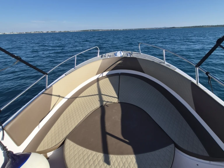 Pronájem Motorová loď Insidias Marine s licencí
