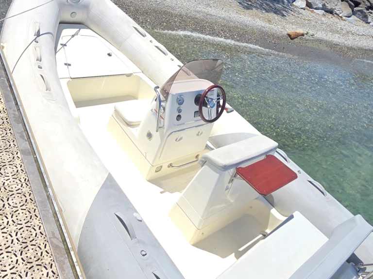 Pronajmout si Zodiac Medline 580 v Évian-les-Bains