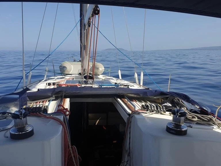 Pronajmout si Jeanneau Sun Odyssey 43 v Níkiti