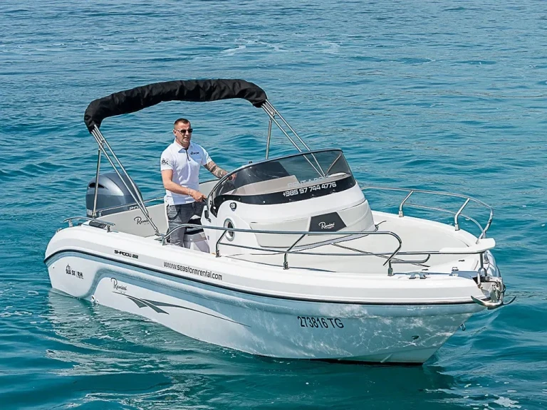  Shadow 22 jednotlivci a charterové společnosti v Trogir