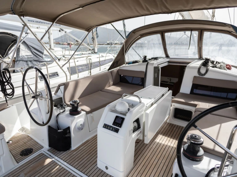 Jeanneau Sun Odyssey 440 jednotlivci a charterové společnosti v Sývota