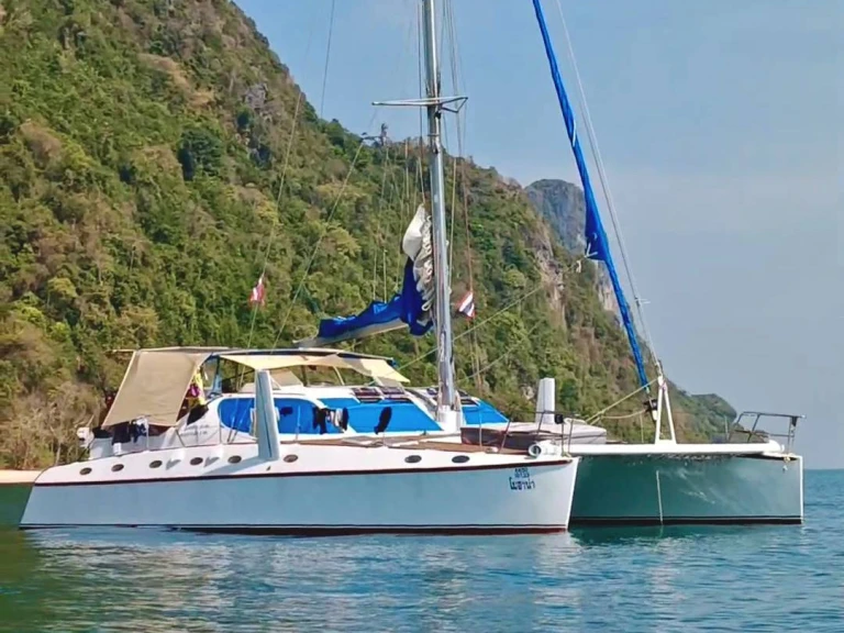Catana Catana 42 jednotlivci a charterové společnosti v Trang