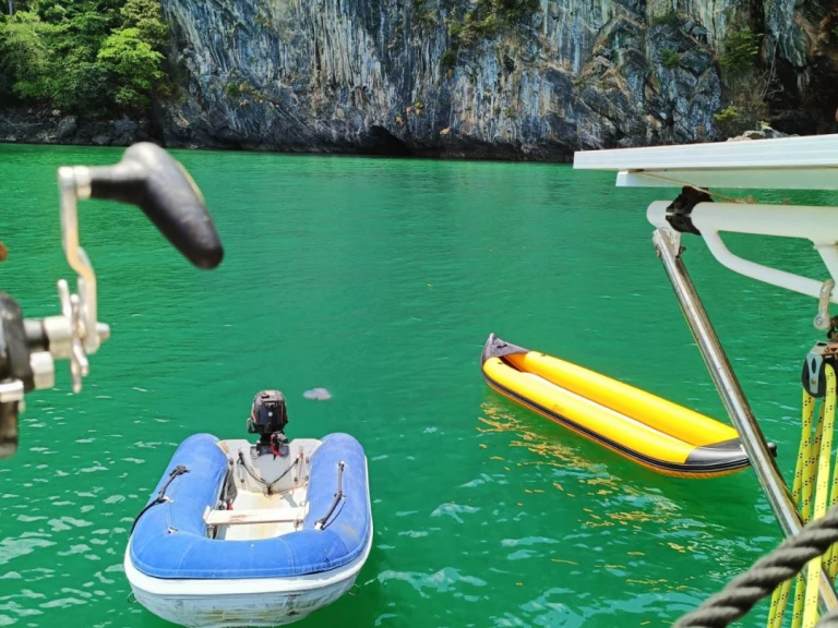 Pronajmout si Catana Catana 42 v Trang