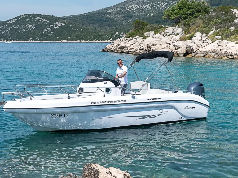 Pronajmout Motorová loď se skipperem či ne  v Trogir