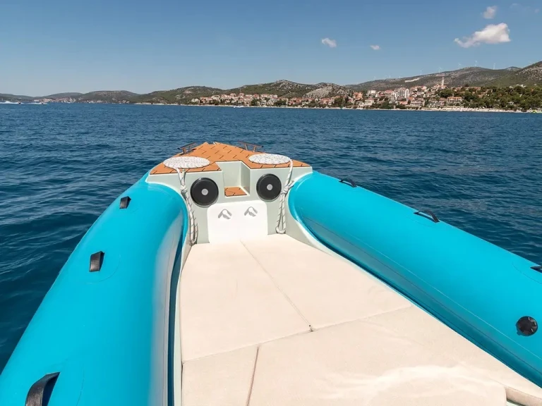 Pronajmout Motorová loď se skipperem či ne  v Trogir