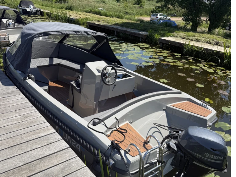 Motorová loď k pronájmu v Oud Ade za nejlepší cenu