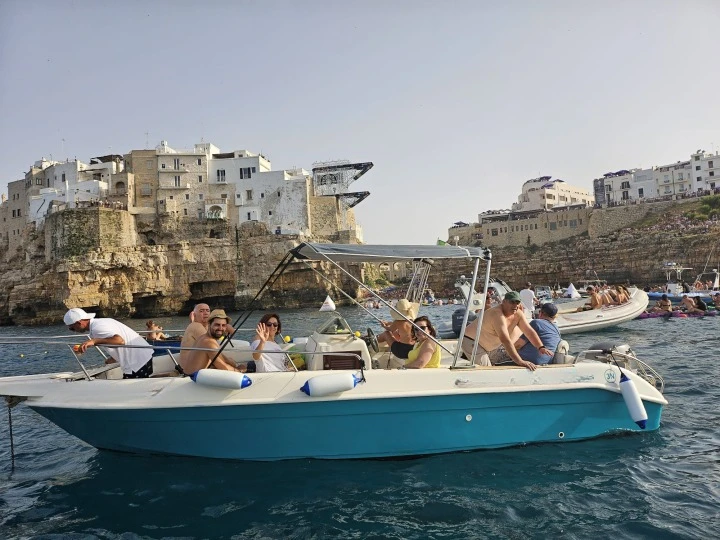 Pronájem lodi Polignano a Mare lákavé ceny Eden 22