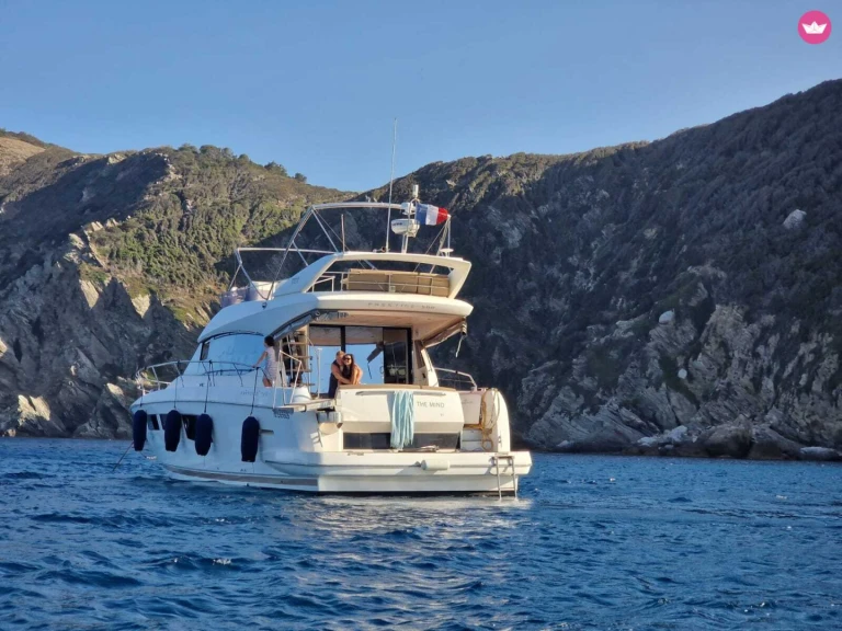 Pronajmout si Jeanneau Prestige 500 Fly v Vieux Port Golfe-Juan
