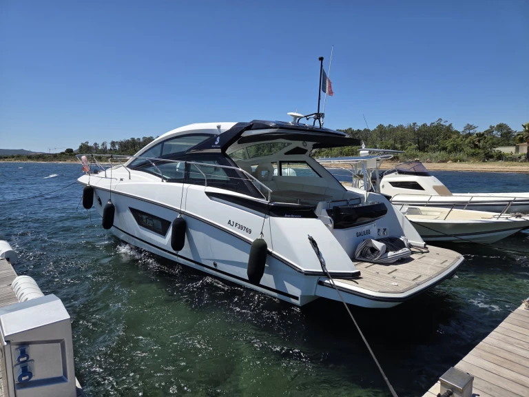 Pronajmout Motorová loď se skipperem či ne Bénéteau v Porto-Vecchio
