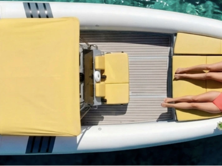 Pronájem lodi Avila Tuono TYPE 7 v Santa Eularia des Riu na Samboatu