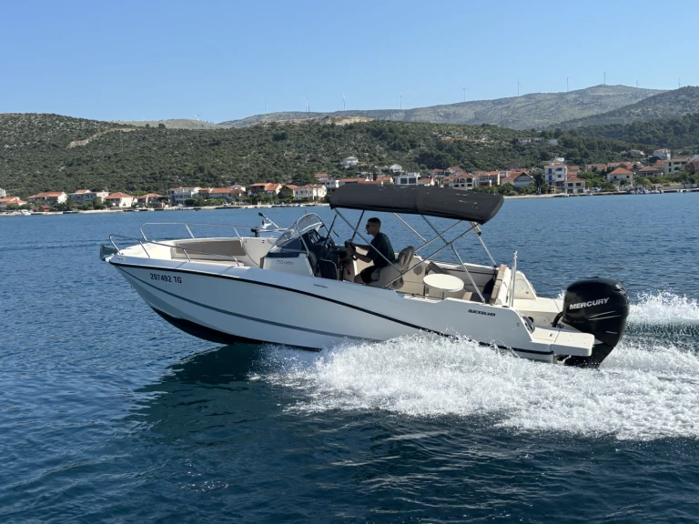 Pronájem lodi Trogir lákavé ceny Activ 755 Open