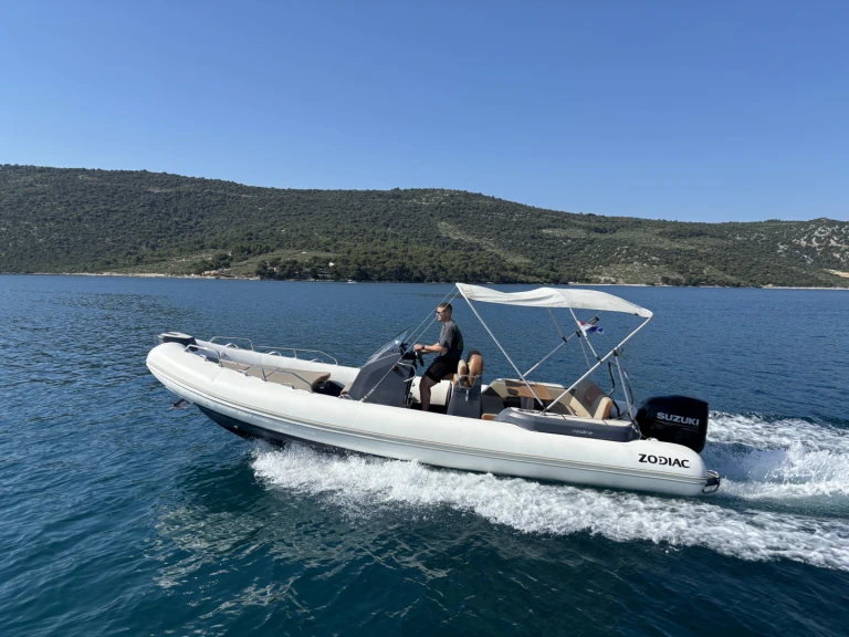 Pronajmout si Zodiac Medline 7.5 v Trogir