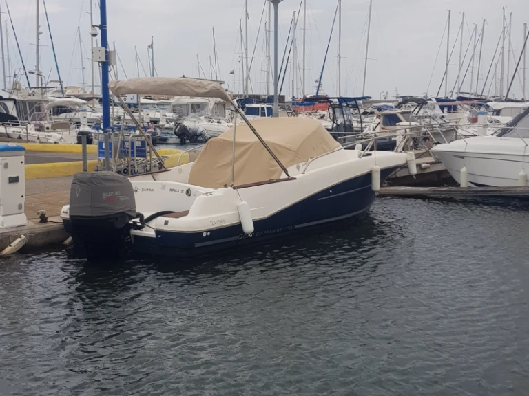 Pronajmout si Jeanneau Cap Camarat 7.5 WA v Martigues