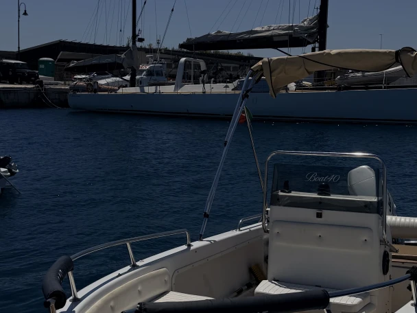 Arkos 507 jednotlivci a charterové společnosti v Taranto