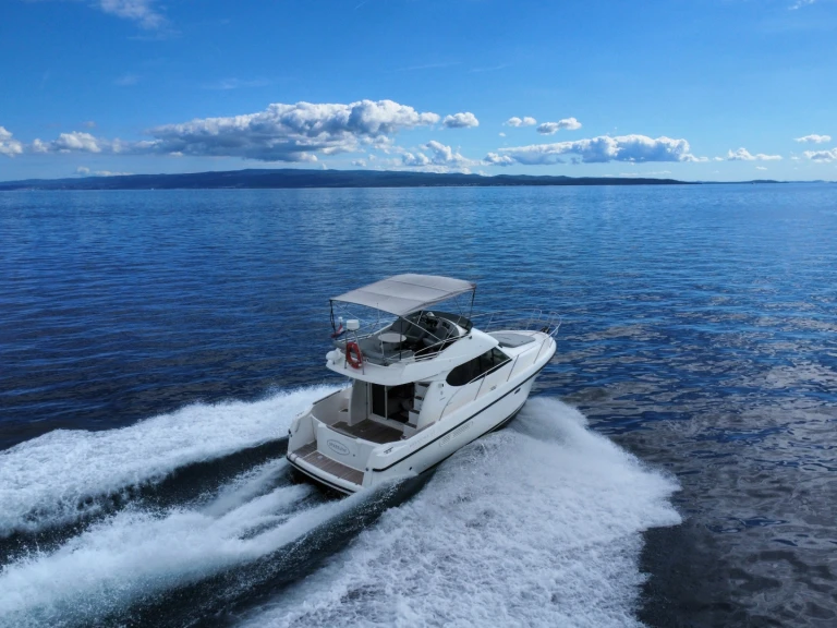 Pronájem Motorová loď v Split Port -Jeanneau Prestige 32 Fly