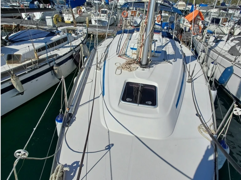 Pronájem lodi Bavaria Bavaria 37 v Genova na Samboatu
