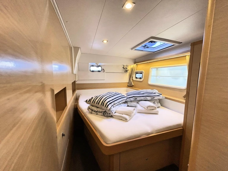 Pronajmout si Lagoon Lagoon 400 S2 v Nidri