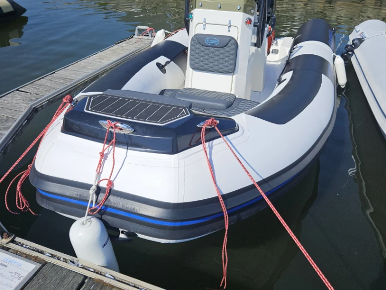 Pronajmout si 3D Tender TR54 v Pornichet