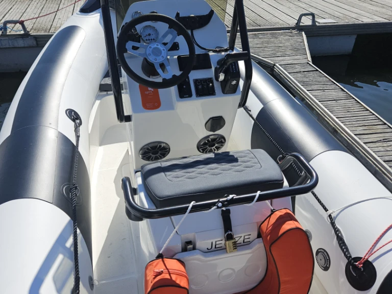 Pronájem lodi 3D Tender TR54 v Pornichet na Samboatu