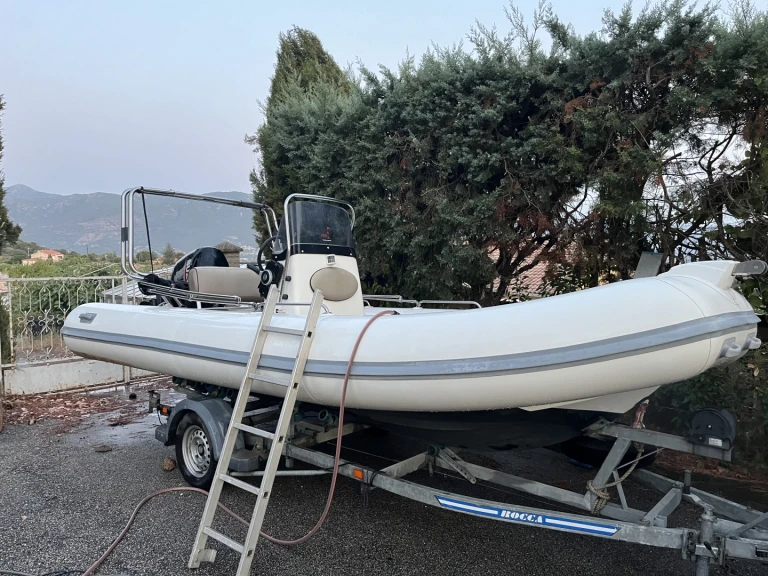 Zodiac Medline 540 jednotlivci a charterové společnosti v Golfu di Lava