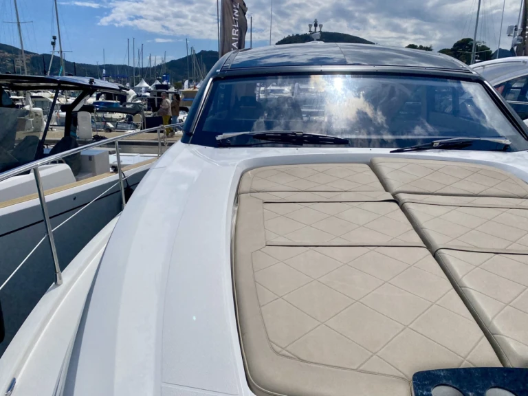 Pronájem lodi Fairline Fairline 50 v Port Grimaud na Samboatu