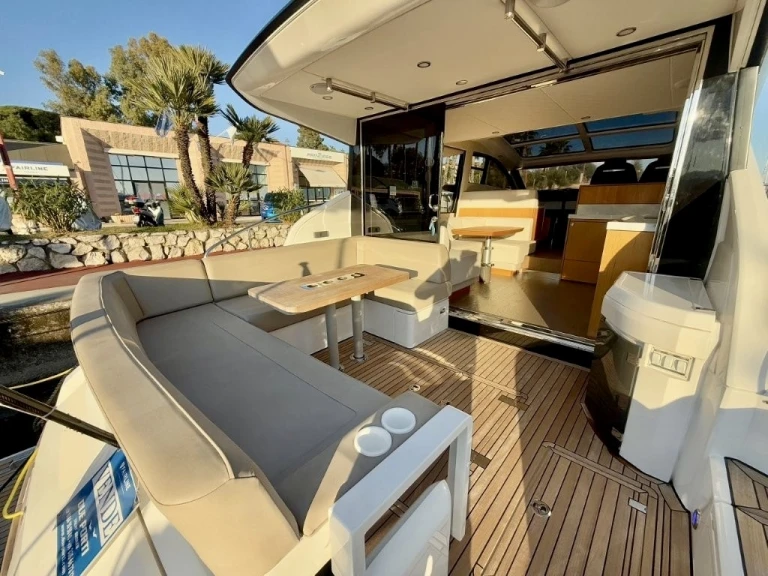 Pronajmout Jachta se skipperem či ne Fairline v Port Grimaud