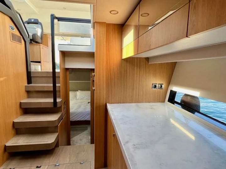 Pronájem Jachta Fairline s licencí