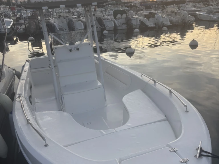 Pronájem lodi Pointe-à-Pitre lákavé ceny 23'