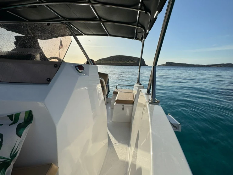Cattleya X6 jednotlivci a charterové společnosti v Sant Antoni de Portmany